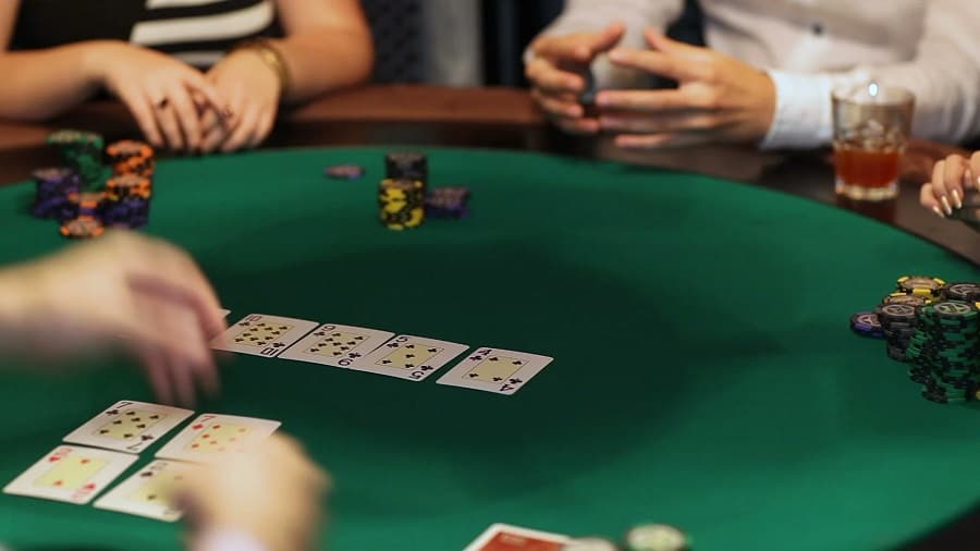 Game bài Poker trực tuyến đẳng cấp quốc tế mà anh em không nên bỏ lỡ