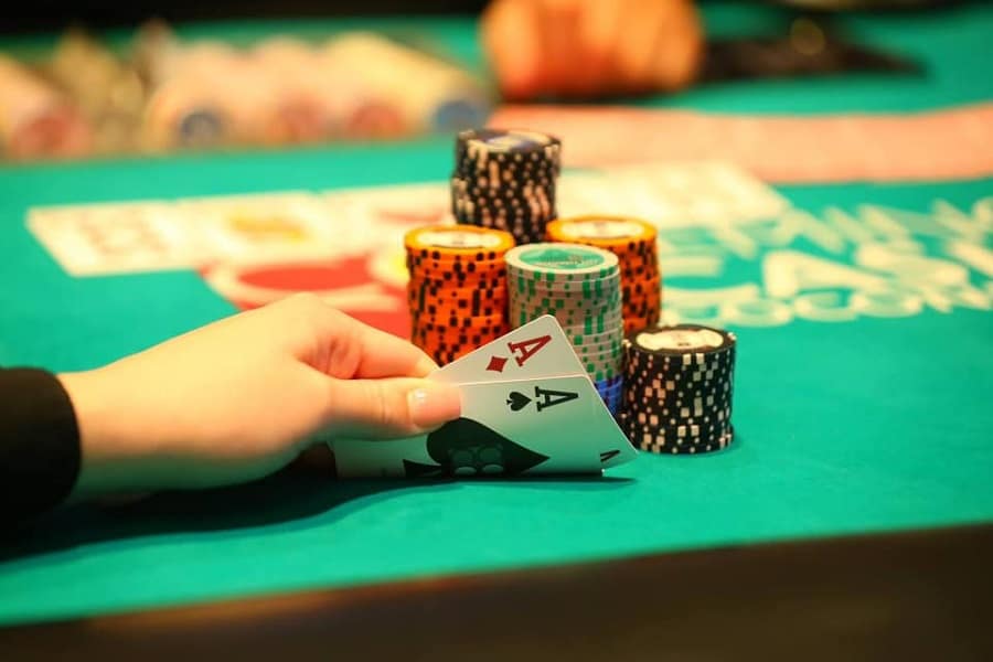 4 chiến thuật bổ ích và tiện dụng khi chơi Poker giúp bạn mang tiền về
